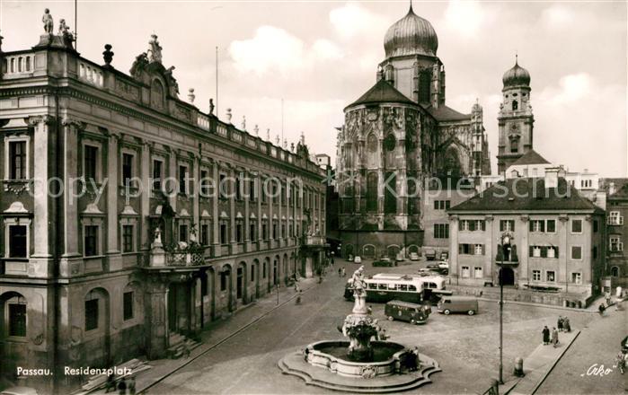 Passau Residenzplatz mit Dom und Wittelsbacher Brunnen