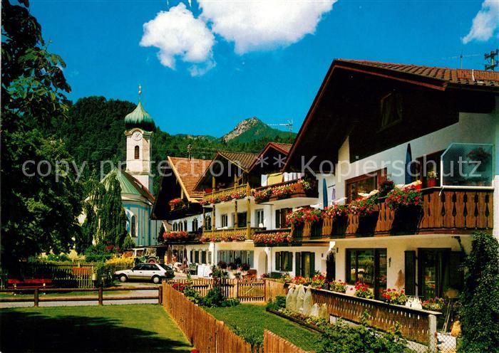 Farchant Dorfplatz mit Pfarrkirche und Ammergauer Alpen