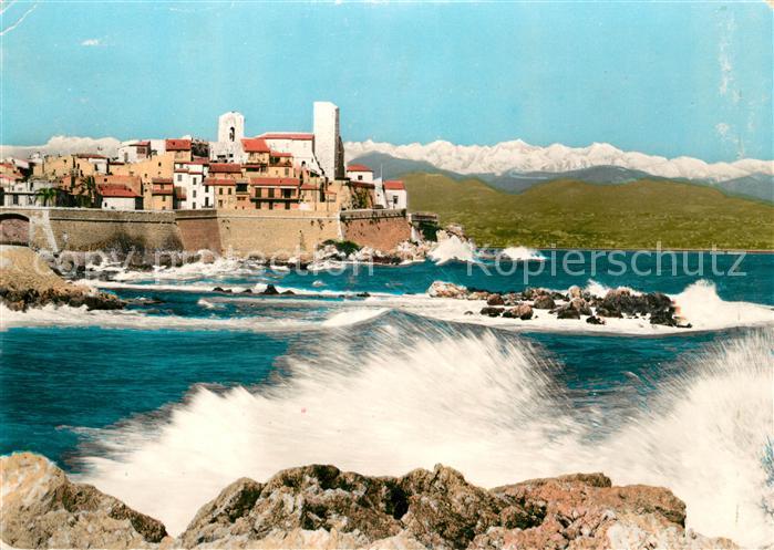 Antibes Alpes Maritimes La vieille ville et ses remparts Les Alpes