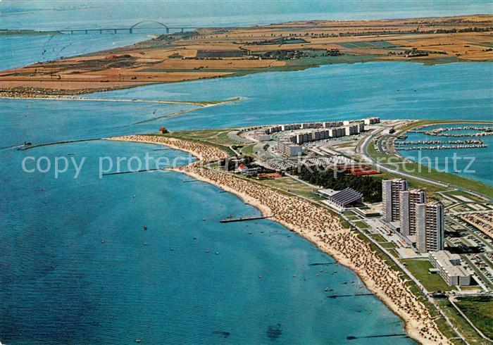 Burg Fehmarn Ostseebad im Hintergrund Fehmarnsundbruecke Fliegeraufnahme
