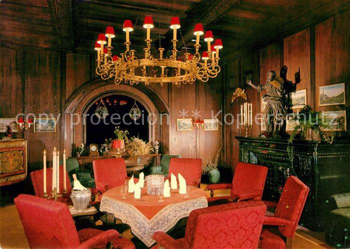 Muerzzuschlag Salon in Maxi Boehm's Gaestehaus Kronleuchter Statue