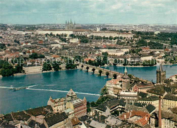 Praha Prahy Prague Prager Burg Karlsbruecke und Kleinseite Fliegeraufnahme