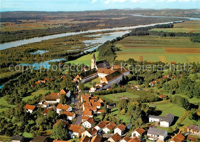 Reichersberg Inn Fliegeraufnahme mit Augustiner Chorherrenstift