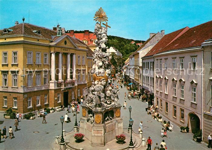 Baden Wien Hauptplatz mit Rathaus und Pestsaeule
