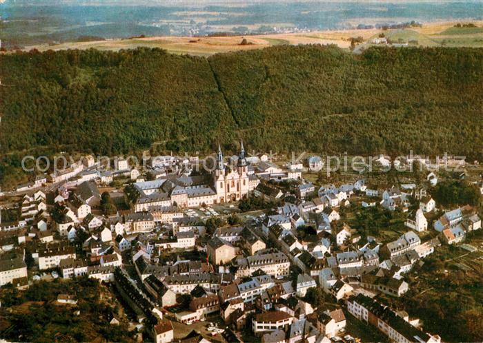 Pruem Eifel Waldstadt der Eifel mit Basilika Fliegeraufnahme