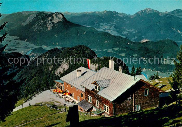 Kufstein Tirol Vorderkaiserfeldenhuette mit Rofan und Karwendelgebirge