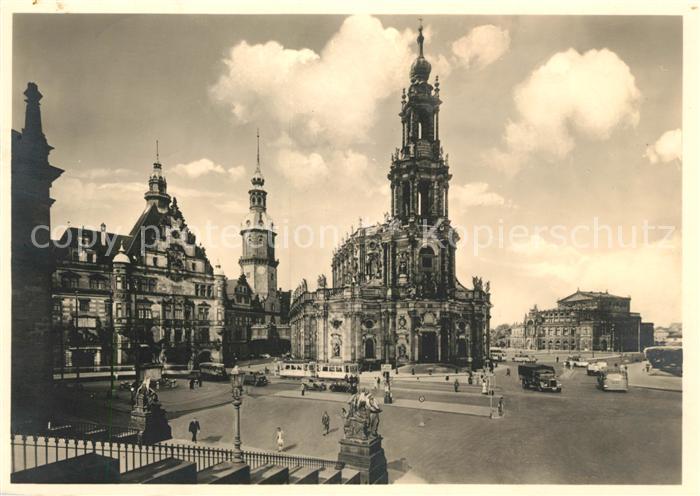 DRESDEN Elbe Schlossplatz Schloss Hofkirche Opernhaus