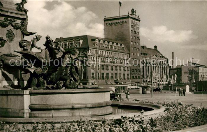 LEIPZIG Sachsen Karl Marx Platz mit Hochhaus und Mende Brunnen