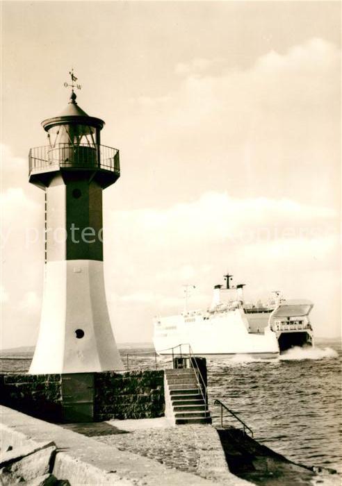 Sassnitz Ostseebad Ruegen Eisenbahnfaehrschiff Ruegen Leuchtturm