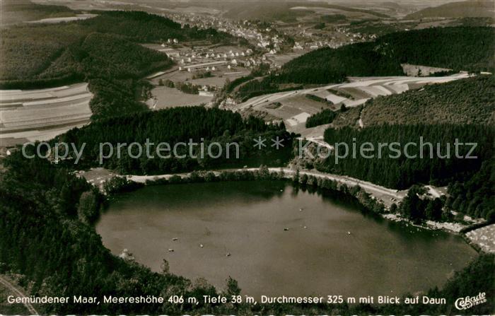Gemuendener Maar Daun Vulkaneifel Rheinland-Pfalz Fliegeraufnahme Daun