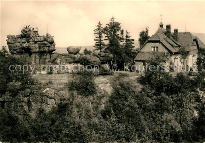 Oybin Sachsen Toepferbaude mit Felsentor