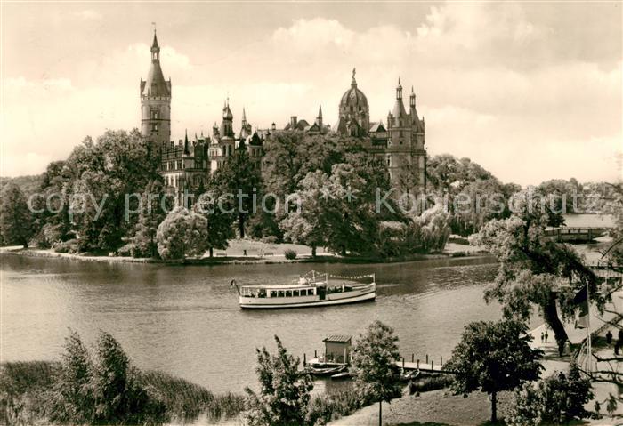 Schwerin Mecklenburg Blick zum Schloss