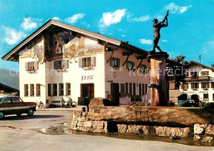 Reit Winkl Dorfbrunnen mit Postamt