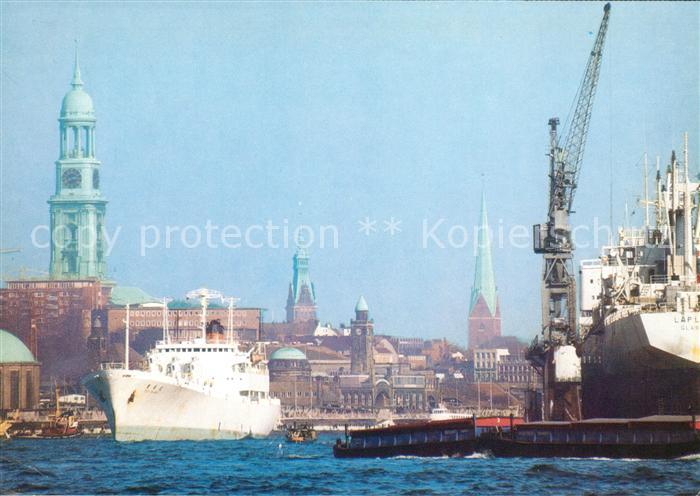 Hamburg Landungsbruecken mit Elbtunnel