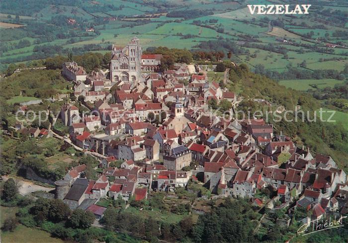 Vezelay Fliegeraufnahme Basilique Sainte Madeleine