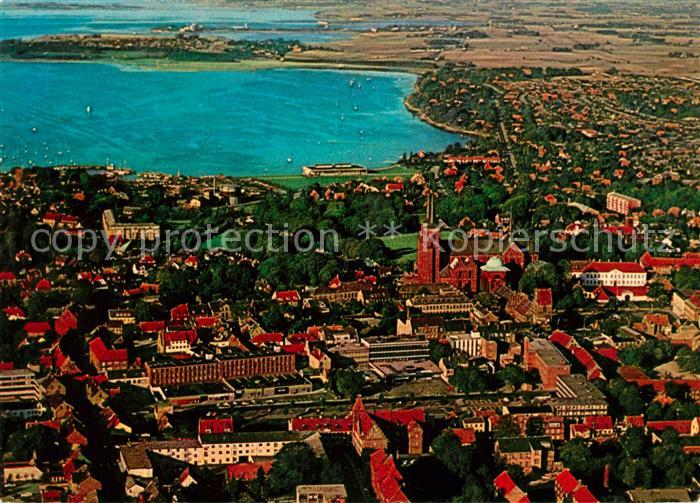 Roskilde Luftfoto af bykernen med Domkirken og Vikingeskibshallen