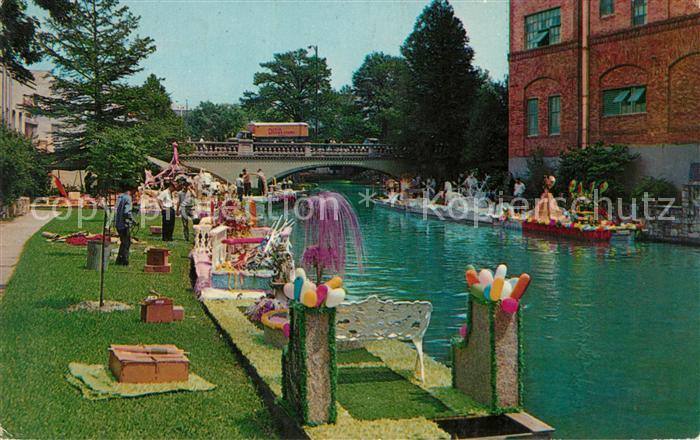 San Antonio Texas Decorating River Floats