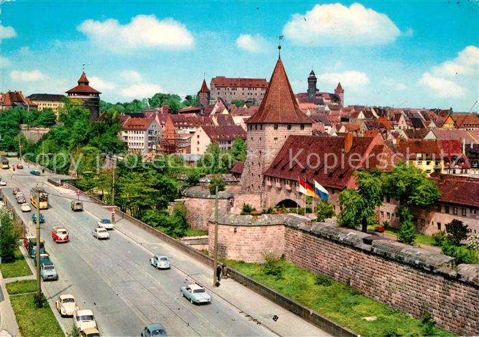 Nuernberg Westtorgraben mit Burgblick