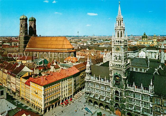Muenchen Rathaus und Frauenkirche