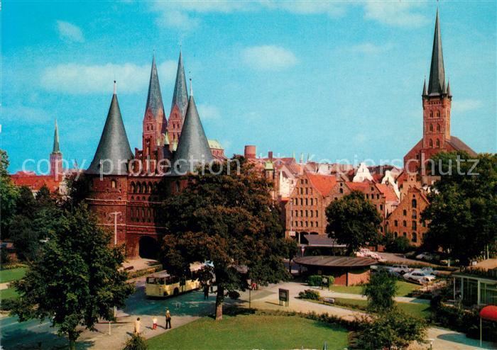Luebeck Holstentor Marienkirche und alte Salzspeicher