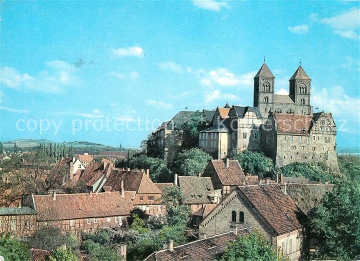 Quedlinburg Harz Blick vom Muenzenberg auf Schlossmuseum und Stiftskirche
