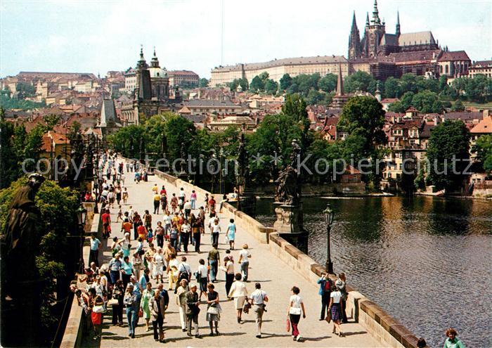 Prag Prahy Prague Karlsbruecke mit Schloss