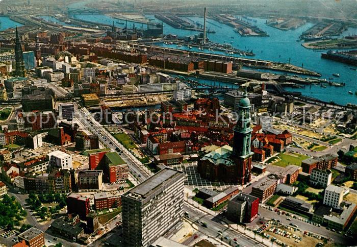 Hamburg Michel Ost West Strasse und Hafen Fliegeraufnahme