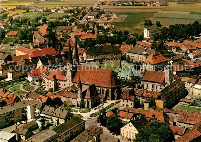Altoetting Kapellplatz und Basilika Fliegeraufnahme