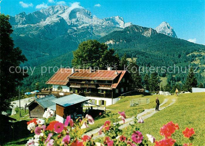 GARMISCH-PARTENKIRCHEN Bayern Eckbauer gegen Hochblassen Alpspitze und Zugspitze