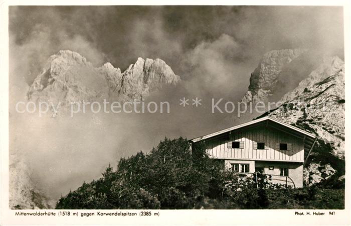 Mittenwald Bayern Mittenwalderhuette mit Karwendelspitzen