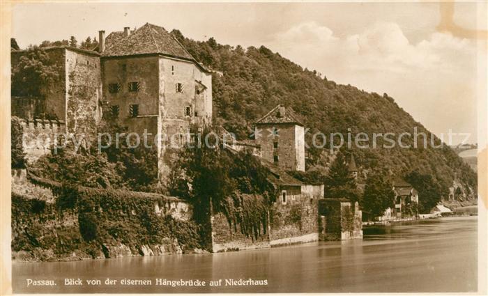 Passau Blick von der eisernen Haengebruecke auf Niederhaus