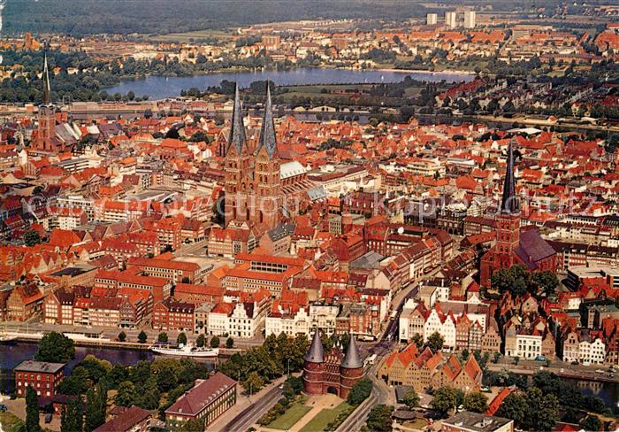 Luebeck Fliegeraufnahme mit Holstentor St Petri und St Marien