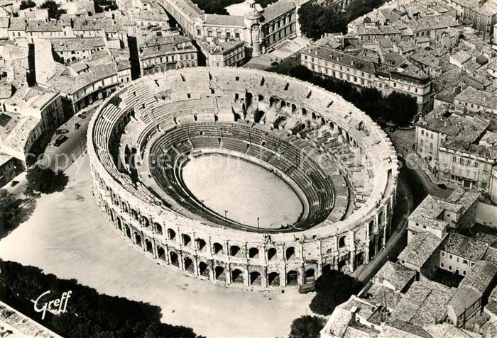 Nimes Vue aerienne Les Arenes