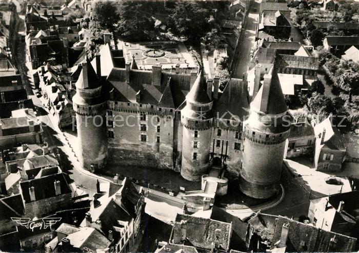 Langeais Le Chateau au fond les Jardins Vue aerienne