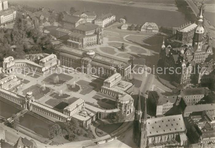 DRESDEN Elbe Zwinger und Theaterplatz Fliegeraufnahme