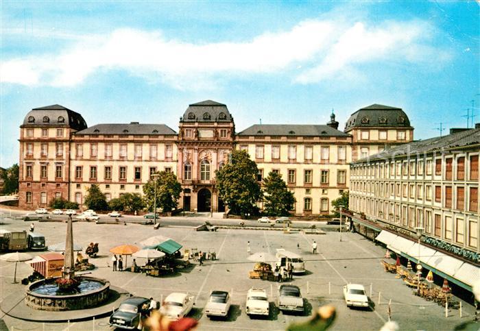 Darmstadt Marktplatz mit Schloss Brunnen