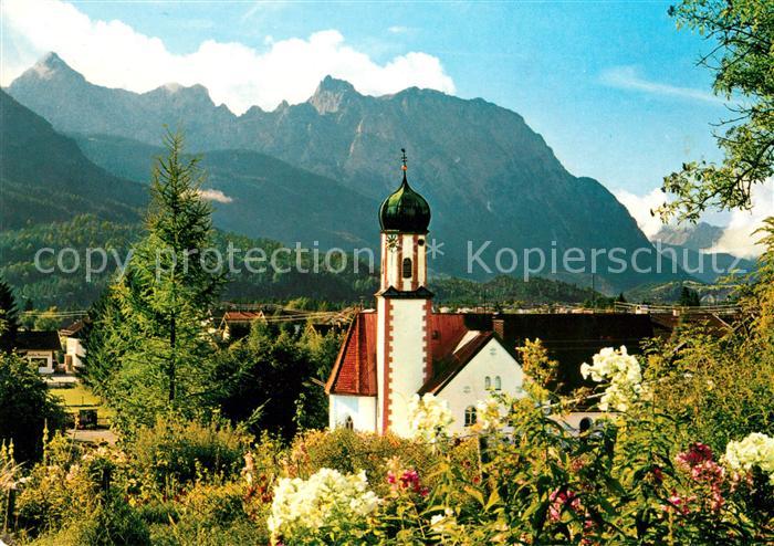 Wallgau Dorfidylle rund um die Jakobskirche gegen Karwendelgebirge