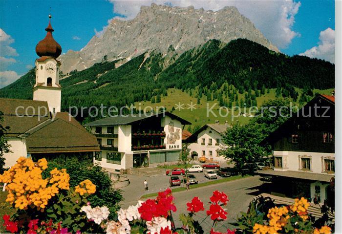 Ehrwald Tirol Ortsmotiv mit Kirche Blick zur Zugspitze Wettersteingebirge