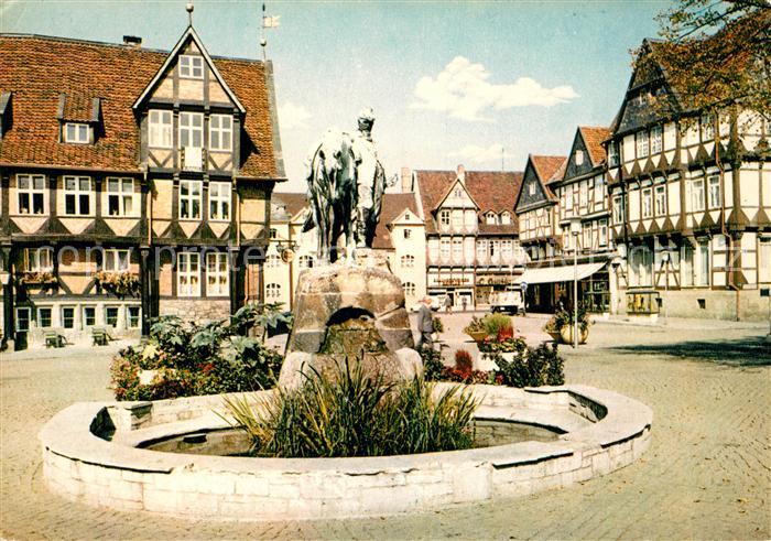 Wolfenbuettel Stadtmarkt mit Herzog August Brunnen Altstadt Fachwerkhaeuser