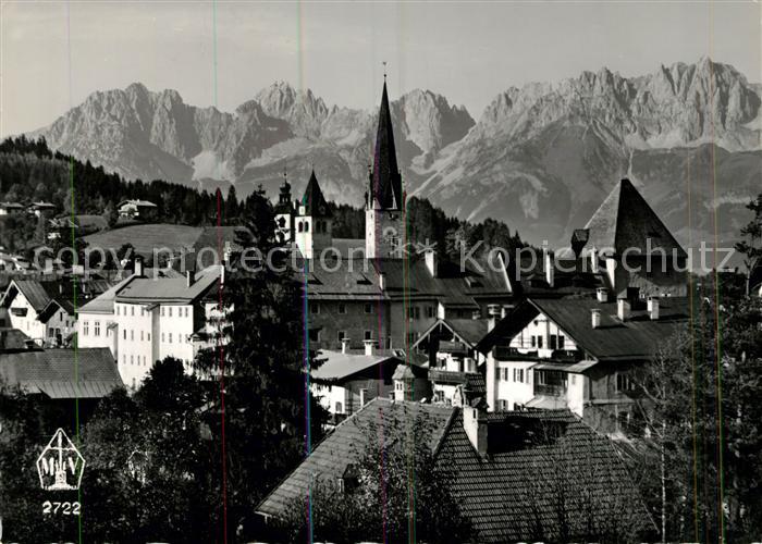 Kitzbuehel Tirol Stadtpanorama mit Blick zum Wilden Kaiser Kaisergebirge