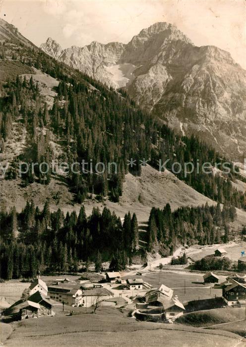 Baad Mittelberg Kleinwalsertal mit Widderstein Allgaeuer Alpen