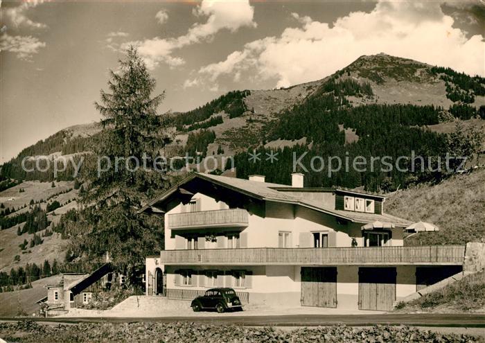 Mittelberg Kleinwalsertal Haus Fruehwirt mit Kurgehrenspitze