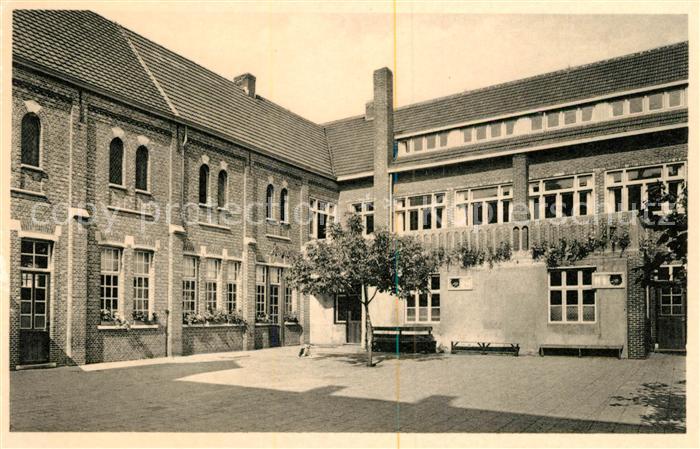 Ravels OL Vrouw van de Kempen Open lucht school voor zwakke meisjes De binnenkoe