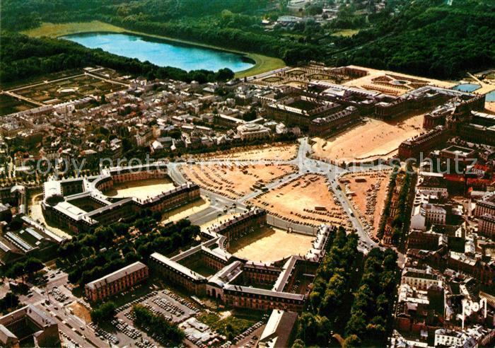 Versailles Yvelines Les grandes et petites Ecuries la place d’Armes le Palais et