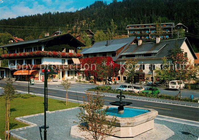 Weissbriach Ortszentrum und Gasthof Loeffele mit Laube