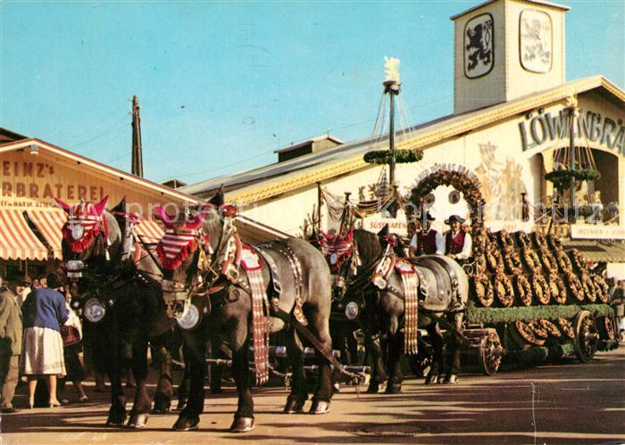 Muenchen Festlicher geschmueckter Bierwagen Vierspaenner Loewenbraeu