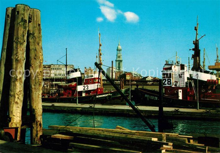 Hamburg Hafenschlepper Sankt Michaeliskirche
