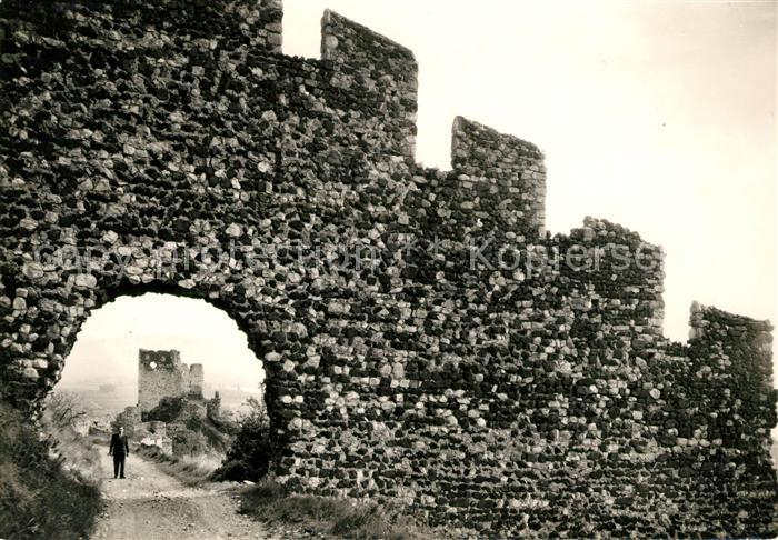 Rochemaure Vue sur le mur crenele de enceinte