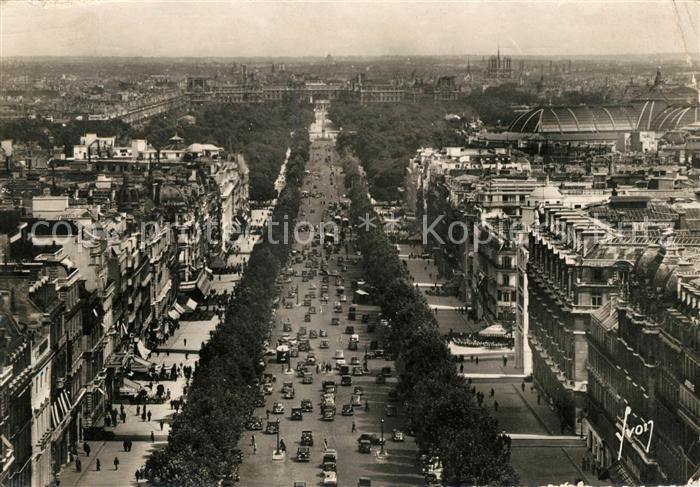 Paris Avenue des Champs Elysees