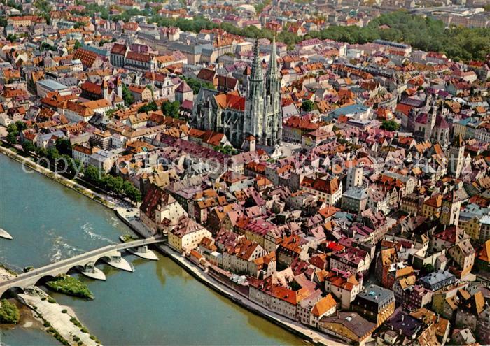 REGENSBURG Bayern Stadtzentrum mit Dom Fliegeraufnahme